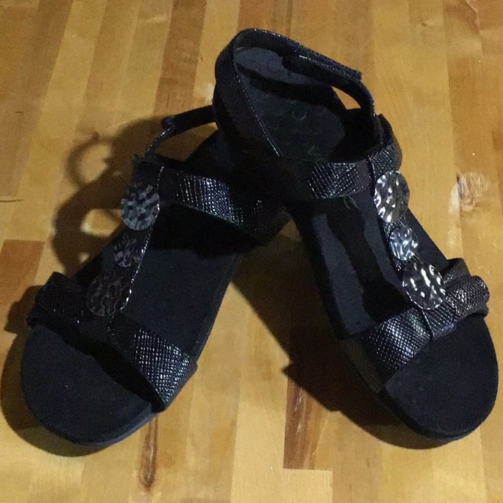 Women’s Vionic Farra Sandals EU 39 Black with Lizard Trim